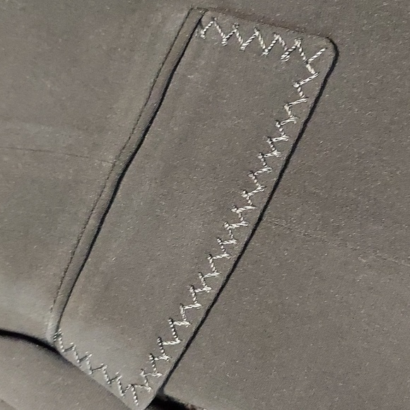 AMAZING USED CONDITION Tahari Black Blazer/Jacket with Detailed Stitching- 10 - Picture 5 of 8